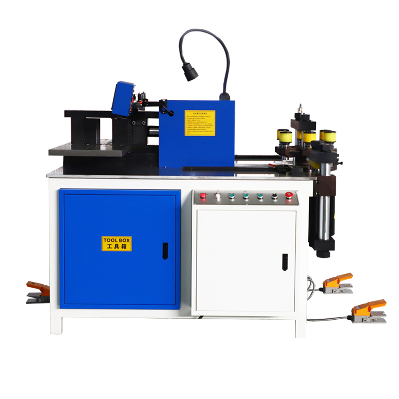 Closed-type 303 busbar processing machine