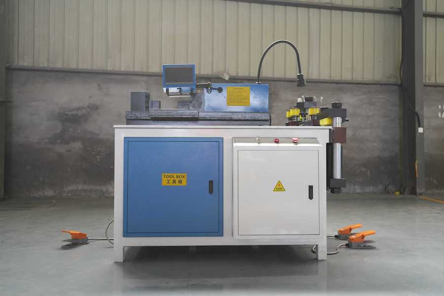 The core structural advantages of the CNC bus processing machine
